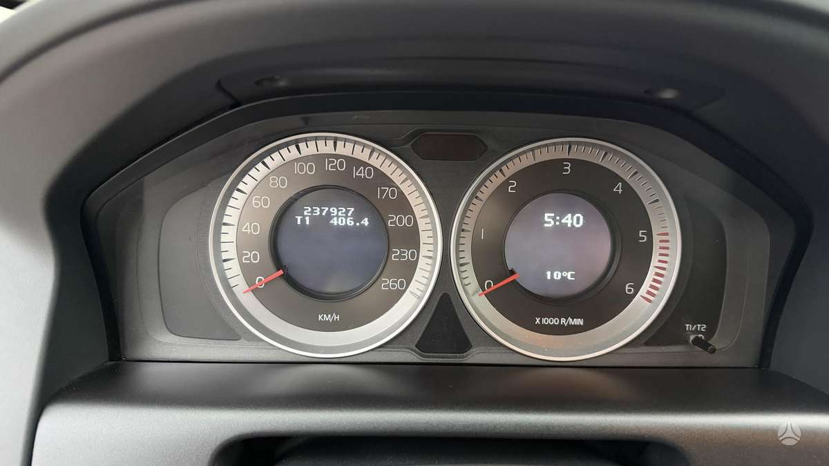 Volvo XC60 2013 — photo 17