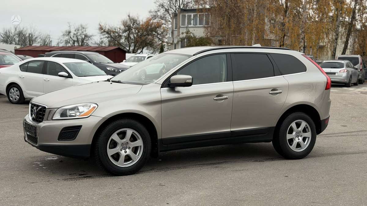 Volvo XC60 2013 — rear view