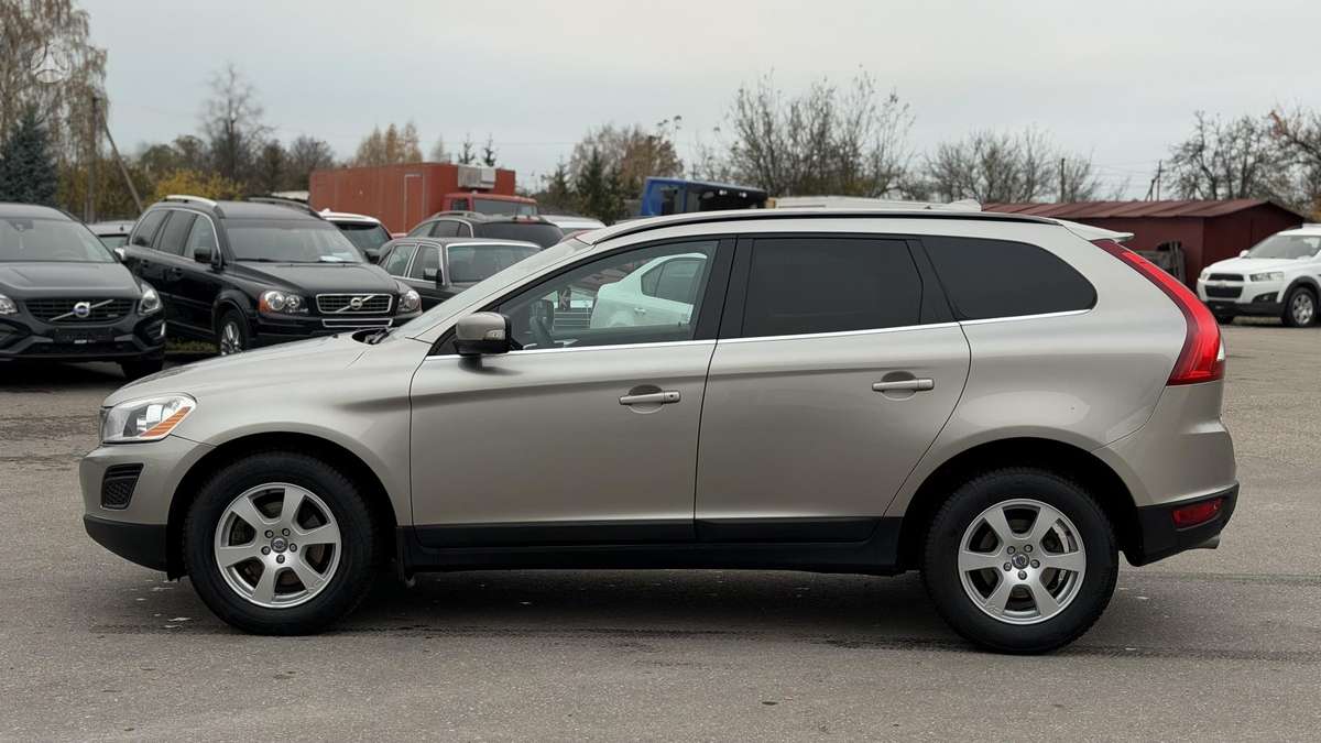 Volvo XC60 2013 — interior