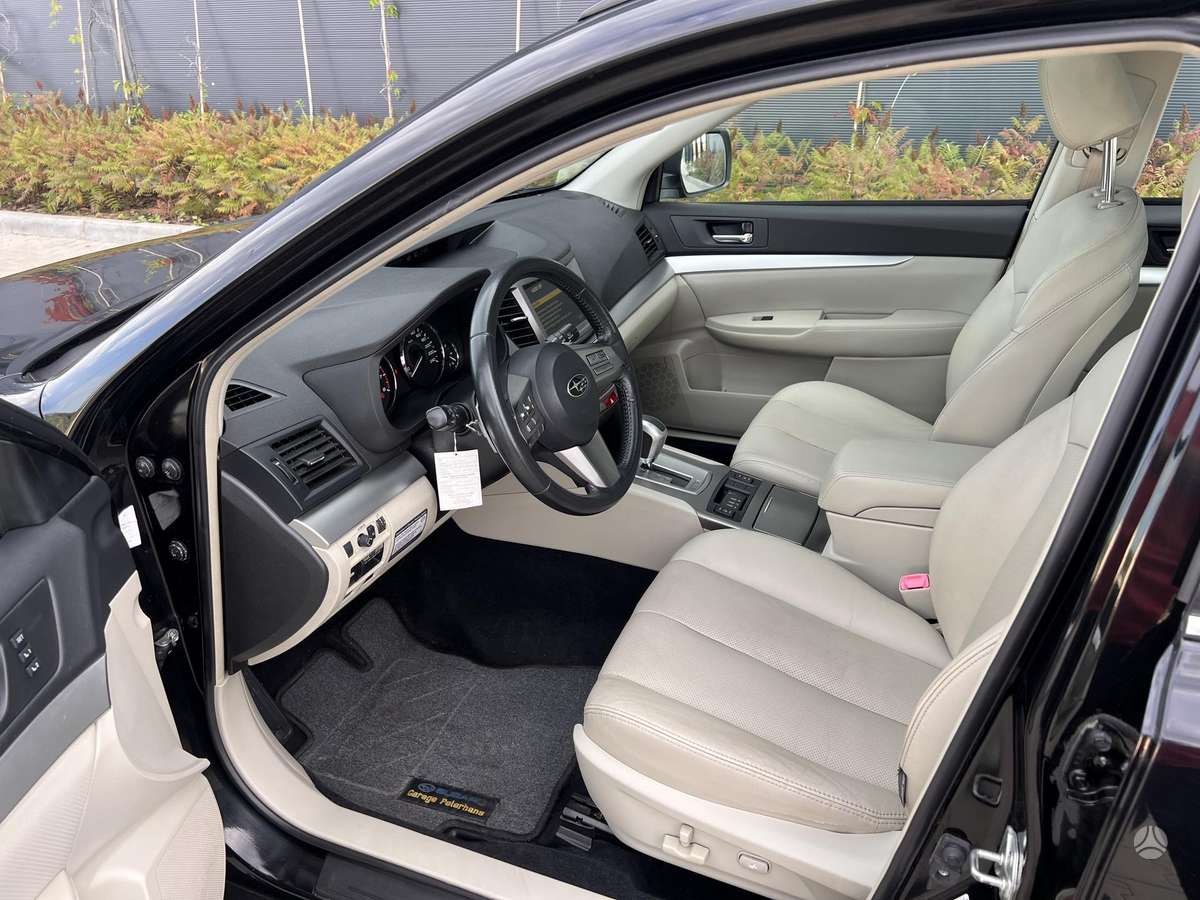 Subaru Outback 2011 — photo 10