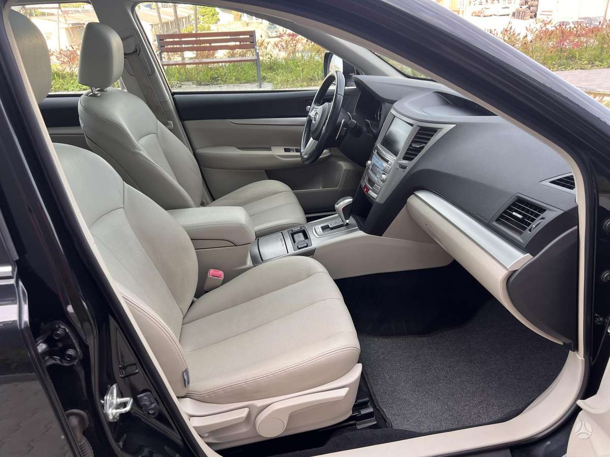 Subaru Outback 2011 — photo 11