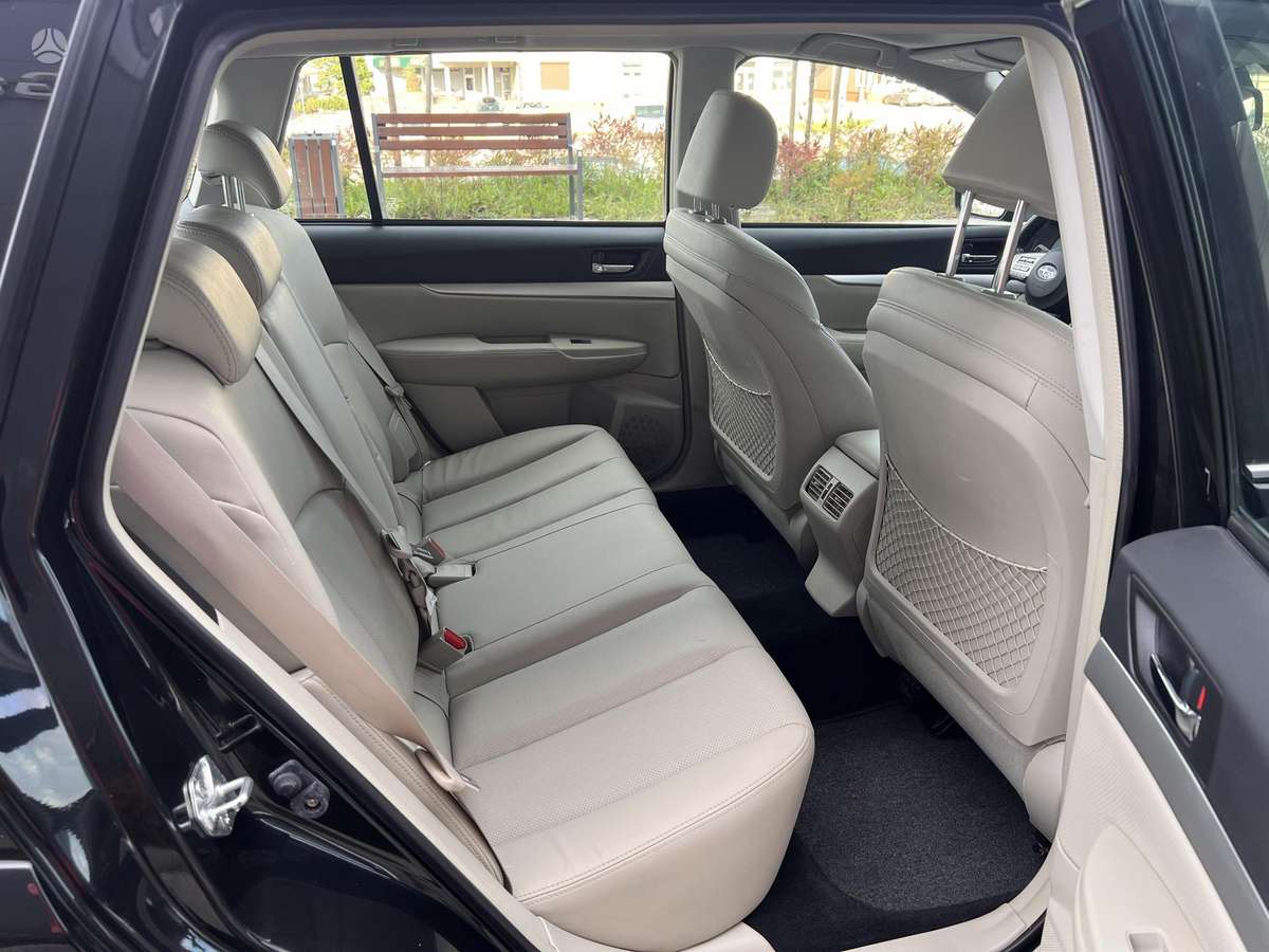 Subaru Outback 2011 — photo 12