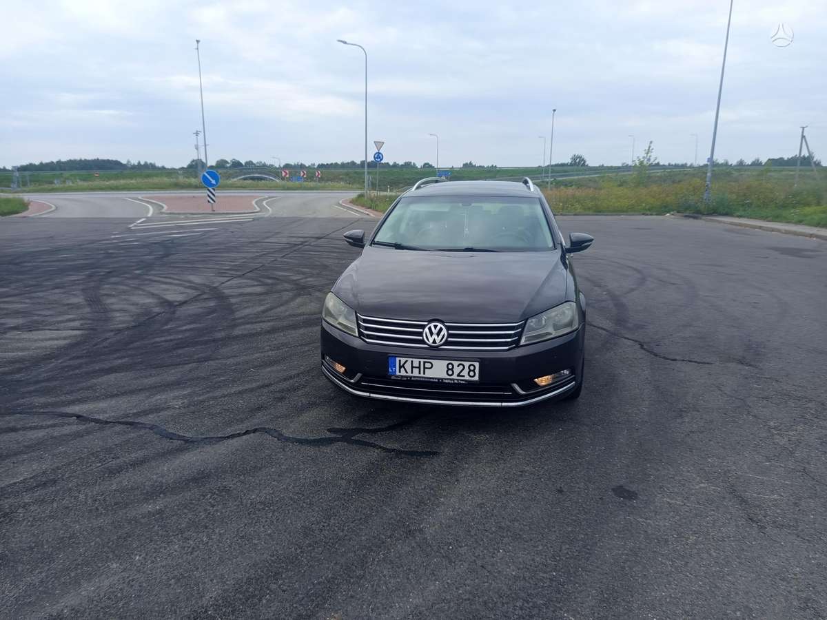 Volkswagen Passat 2012 — вигляд ззаду