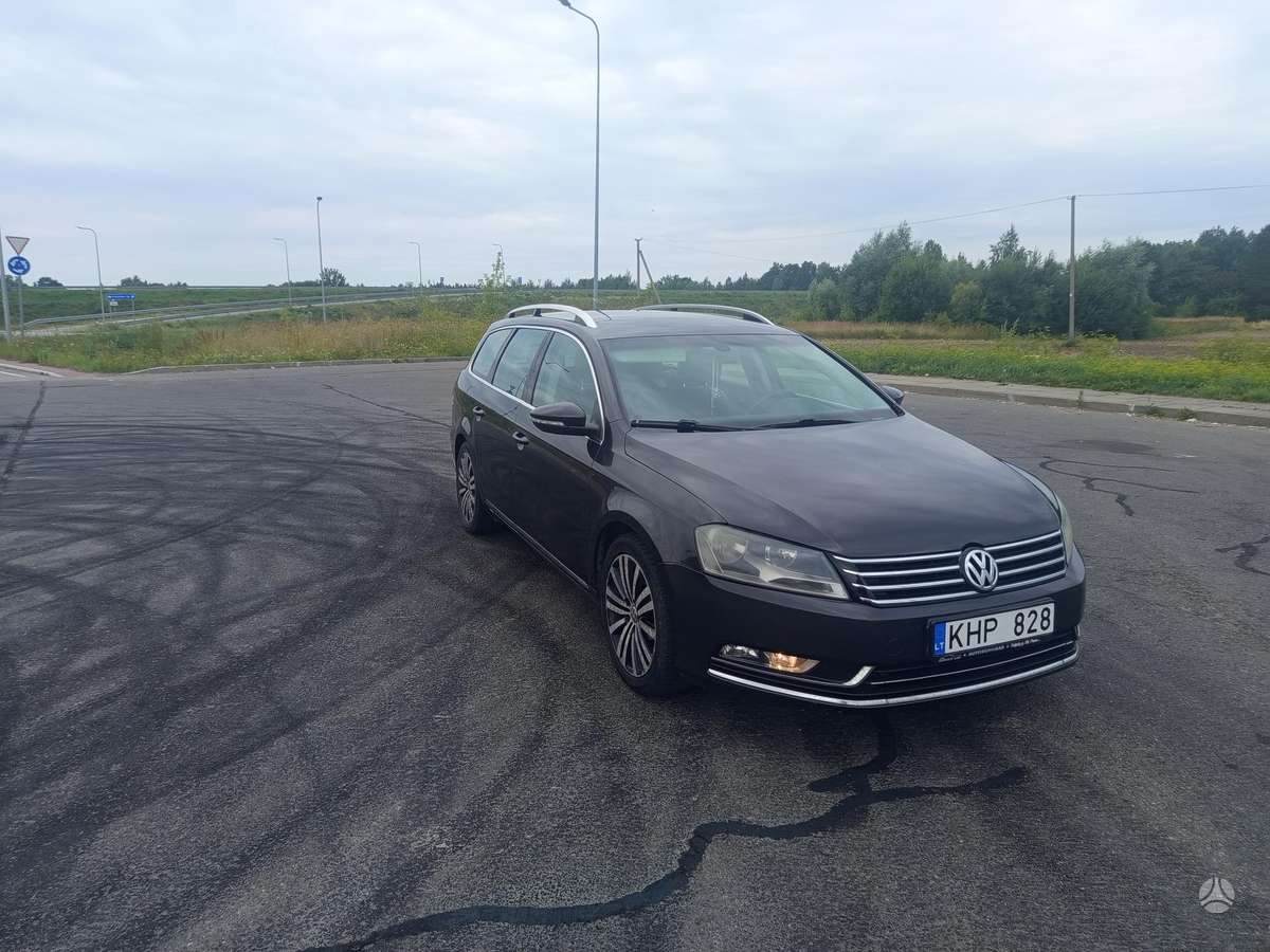 Volkswagen Passat 2012 — салон