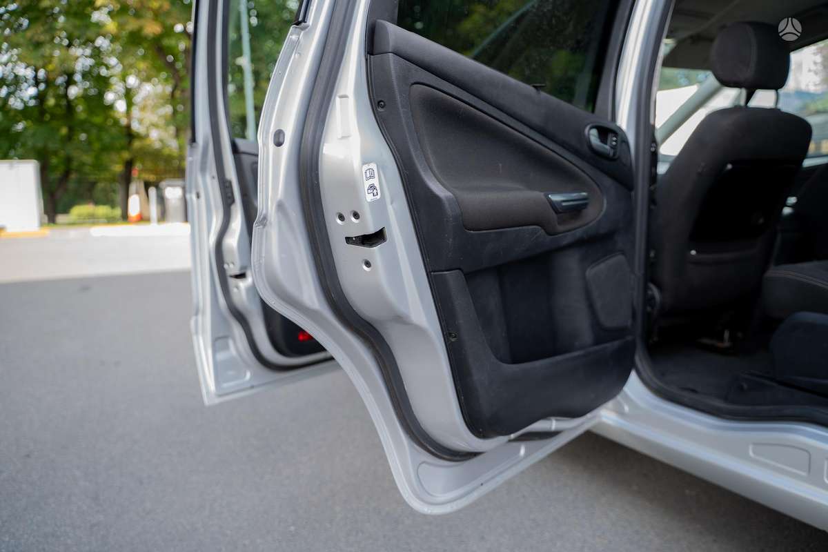 Ford Galaxy 2010 — фото 10
