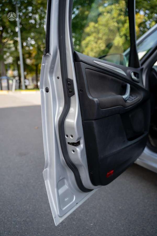 Ford Galaxy 2010 — фото 11