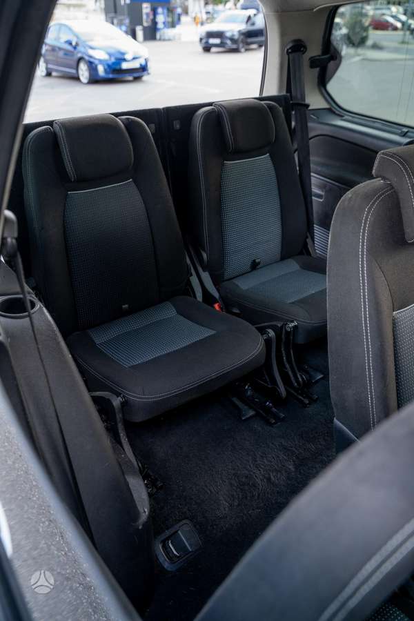 Ford Galaxy 2010 — фото 16