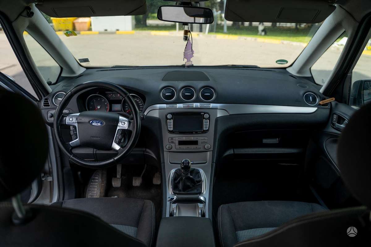 Ford Galaxy 2010 — фото 19