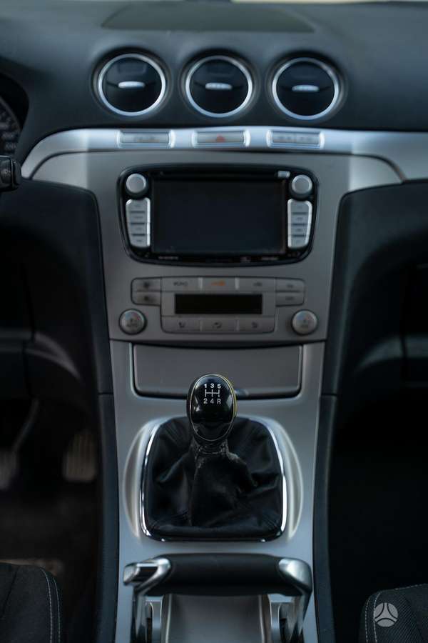 Ford Galaxy 2010 — фото 23