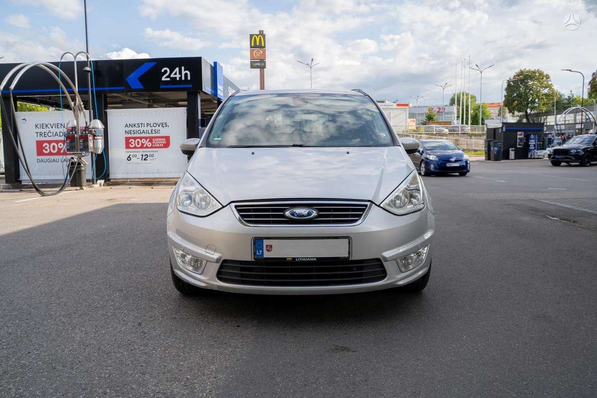 Ford Galaxy 2010 — салон