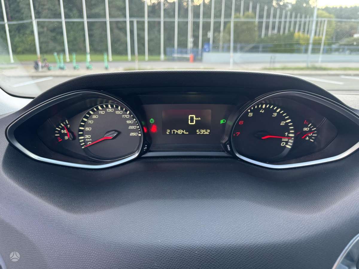 Peugeot 308 2015 — photo 10