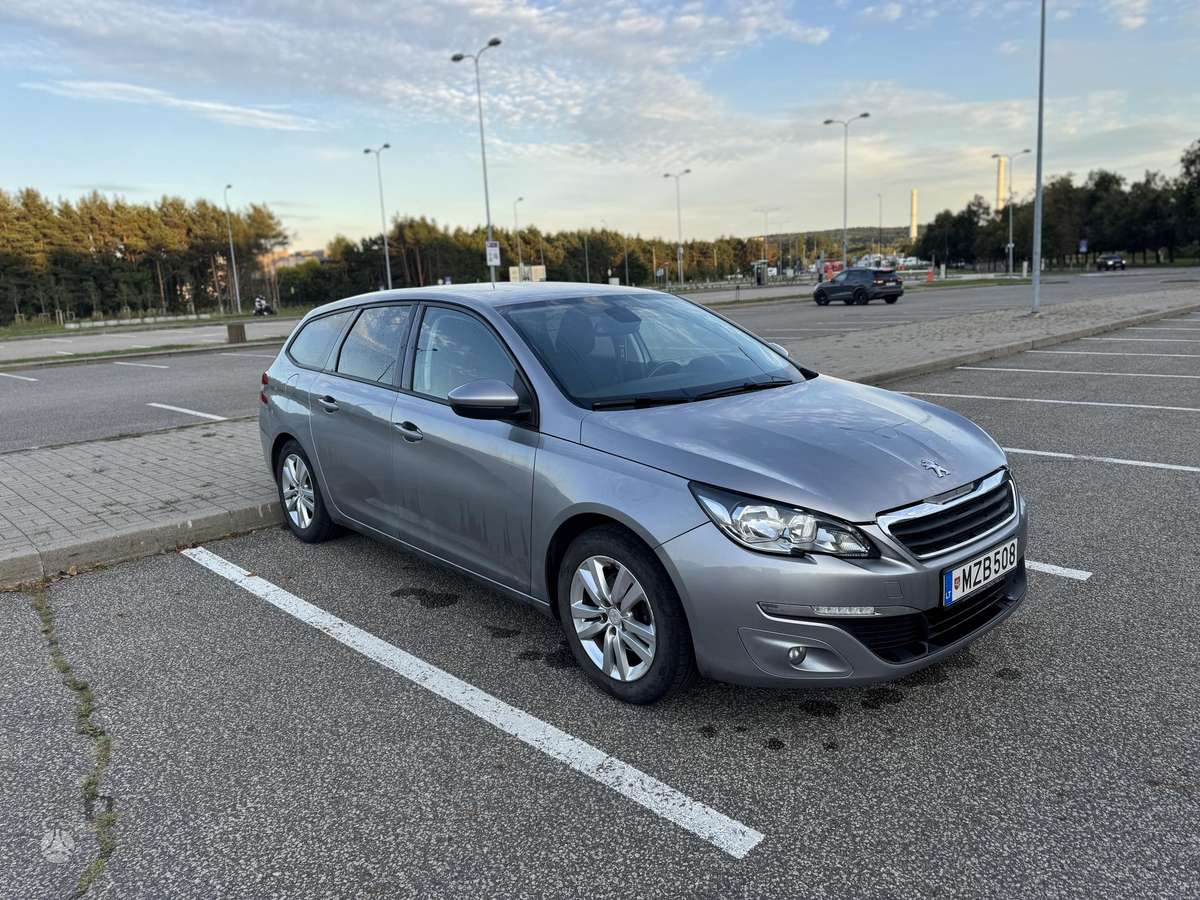 Peugeot 308 2015 — rear view