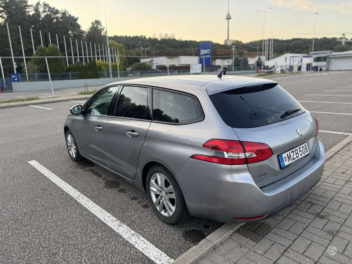 Peugeot 308 2015 — interior