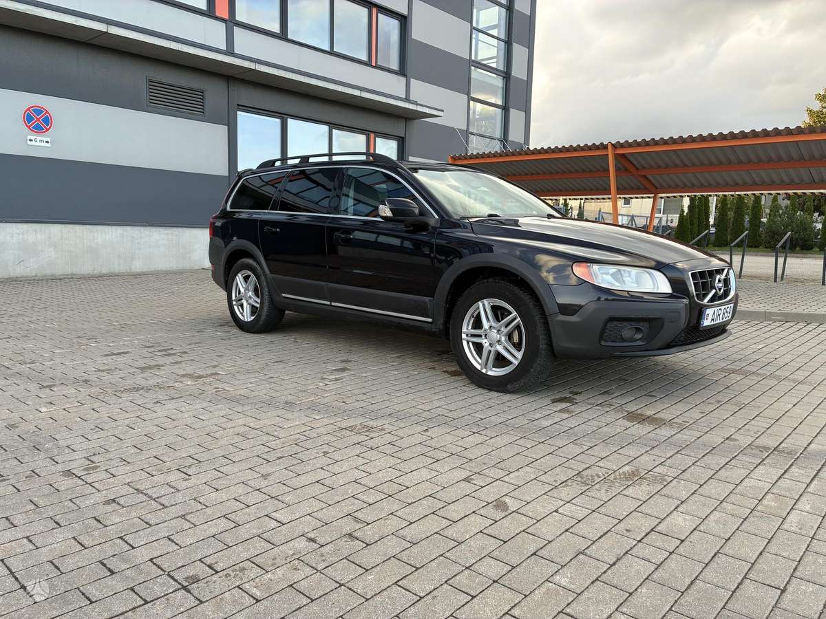 Volvo XC70 2011 — салон