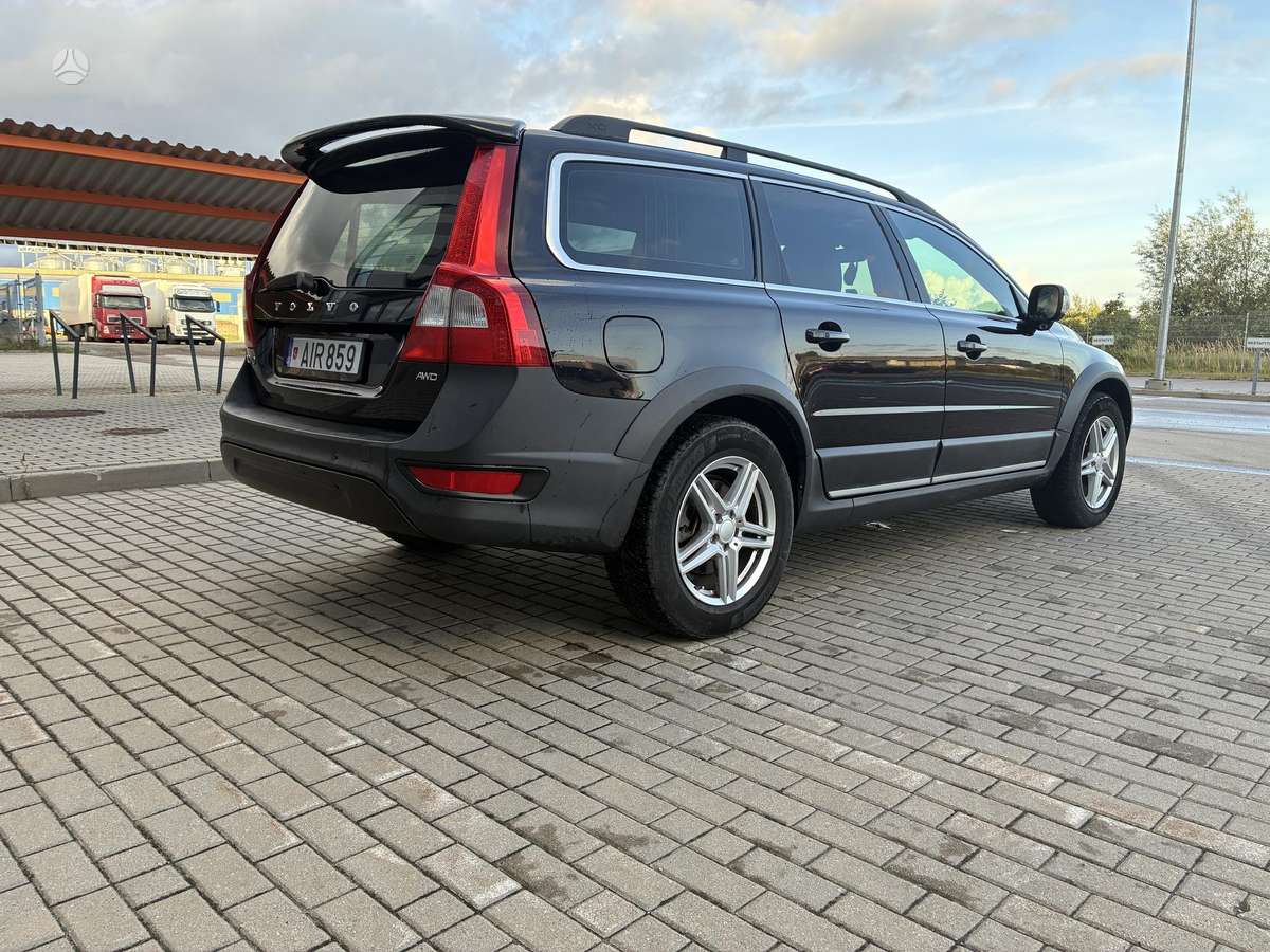 Volvo XC70 2011 — двигун 3192 cm³, 243 HP (179kW)
