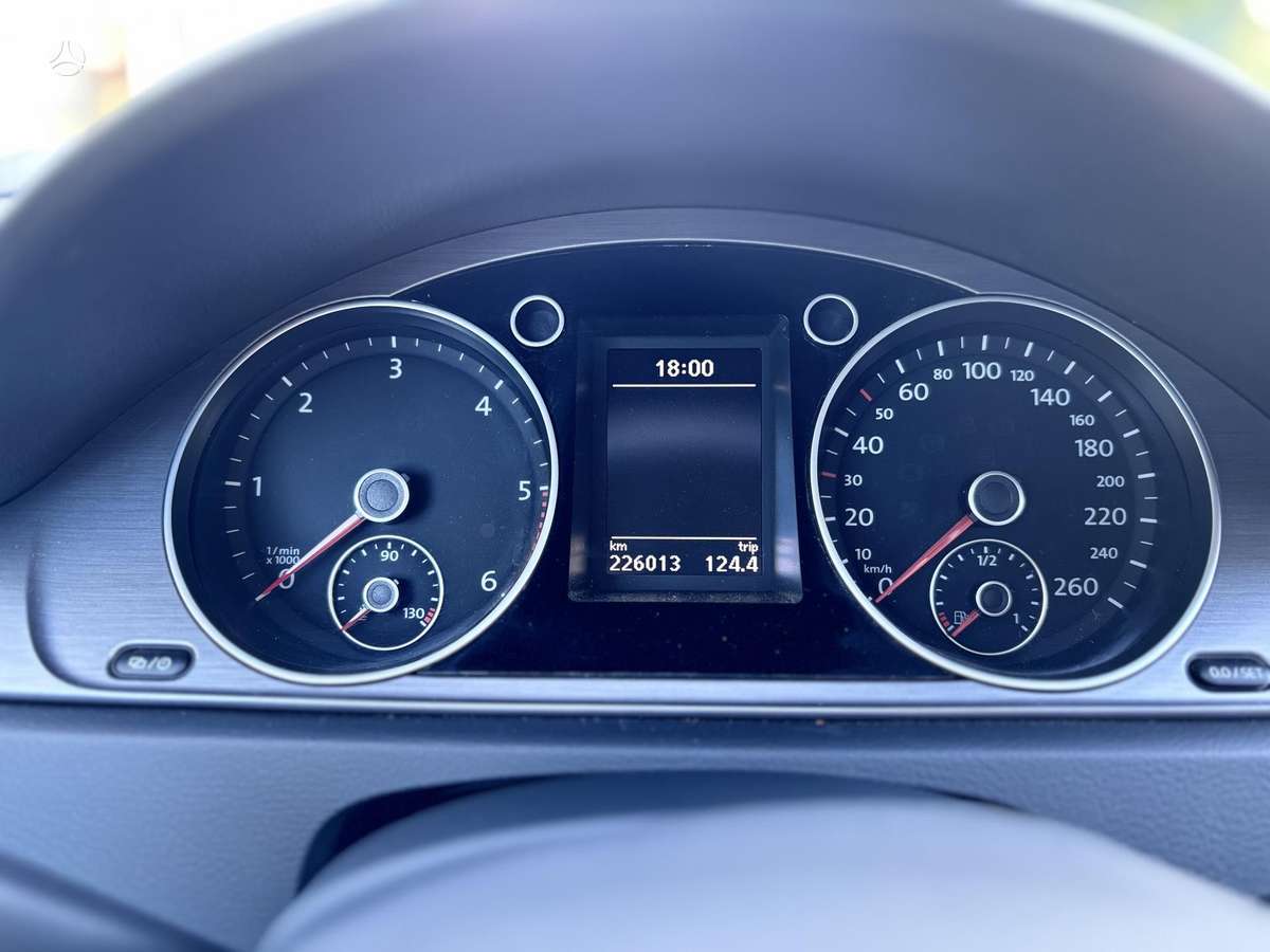 Volkswagen Passat 2013 — photo 10