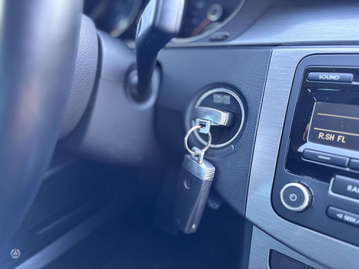 Volkswagen Passat 2013 — photo 18