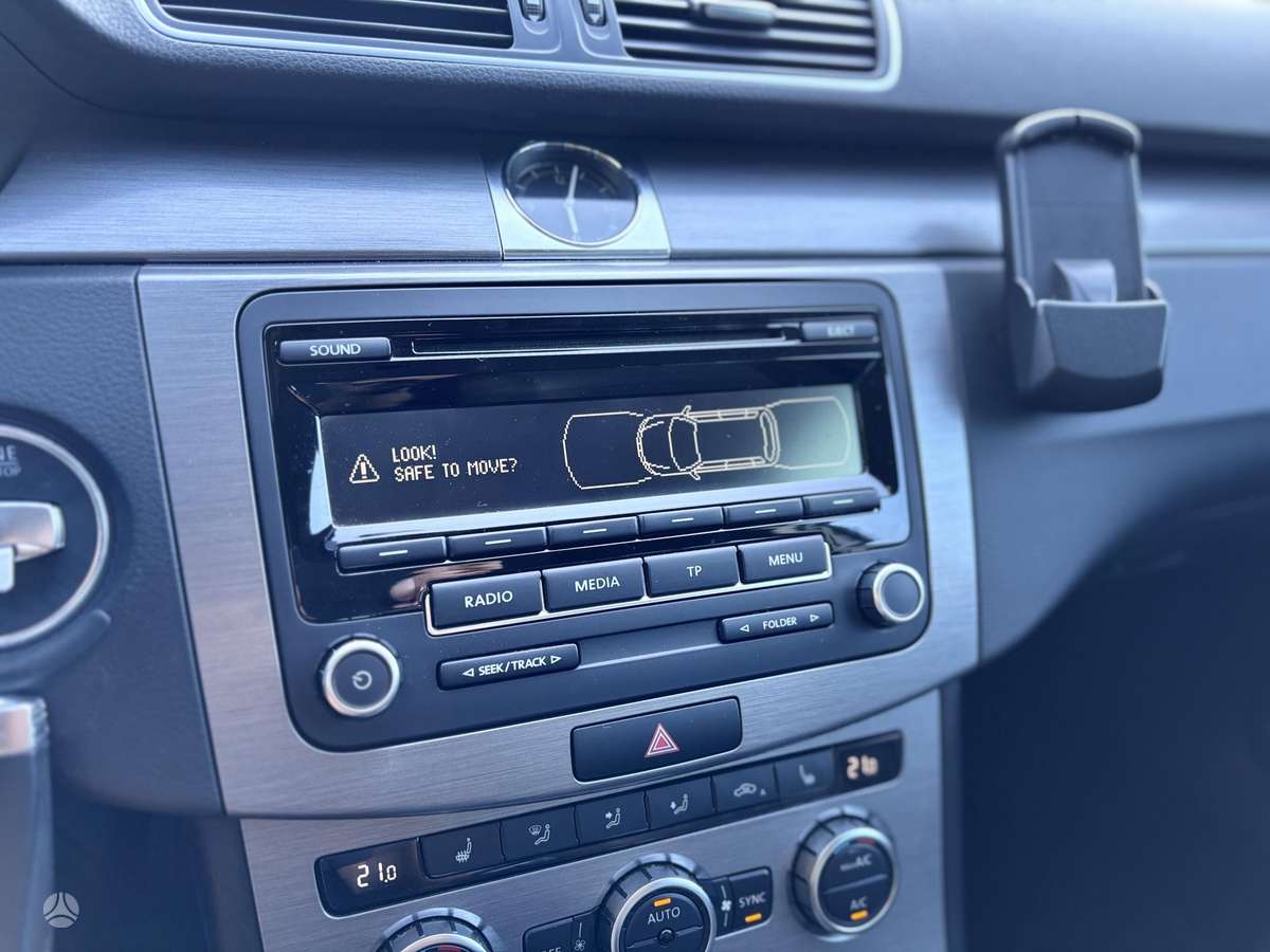 Volkswagen Passat 2013 — photo 19