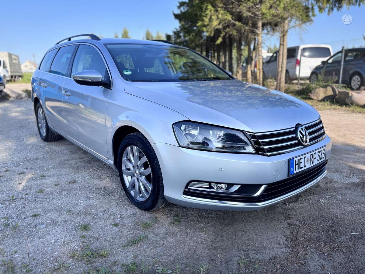 Volkswagen Passat 2013 — interior