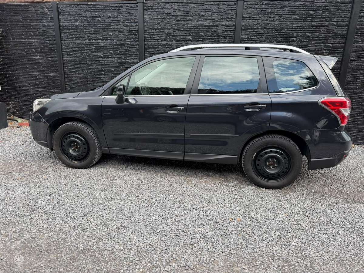 Subaru Forester 2014 — вигляд ззаду