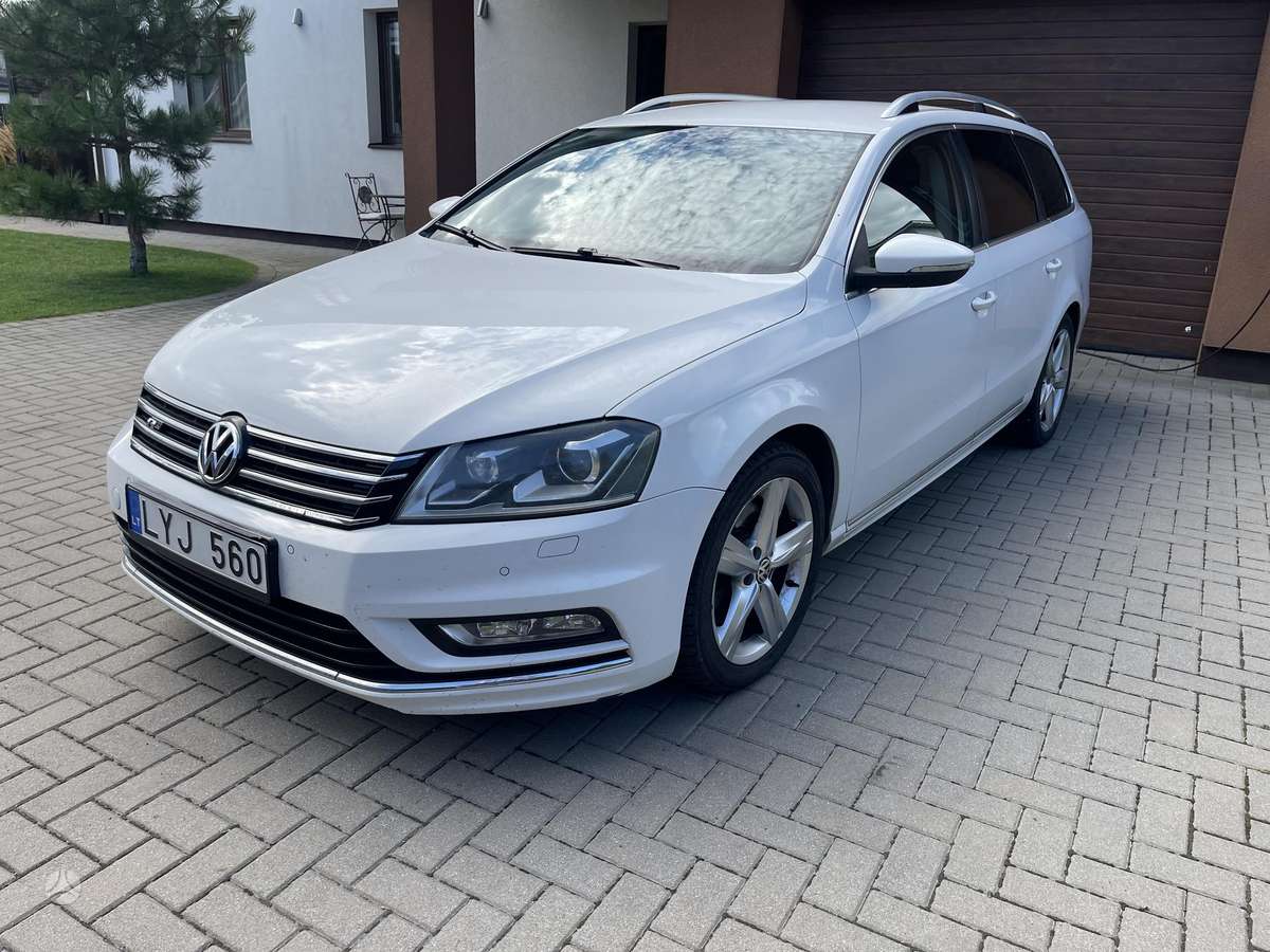 Volkswagen Passat 2014 — rear view