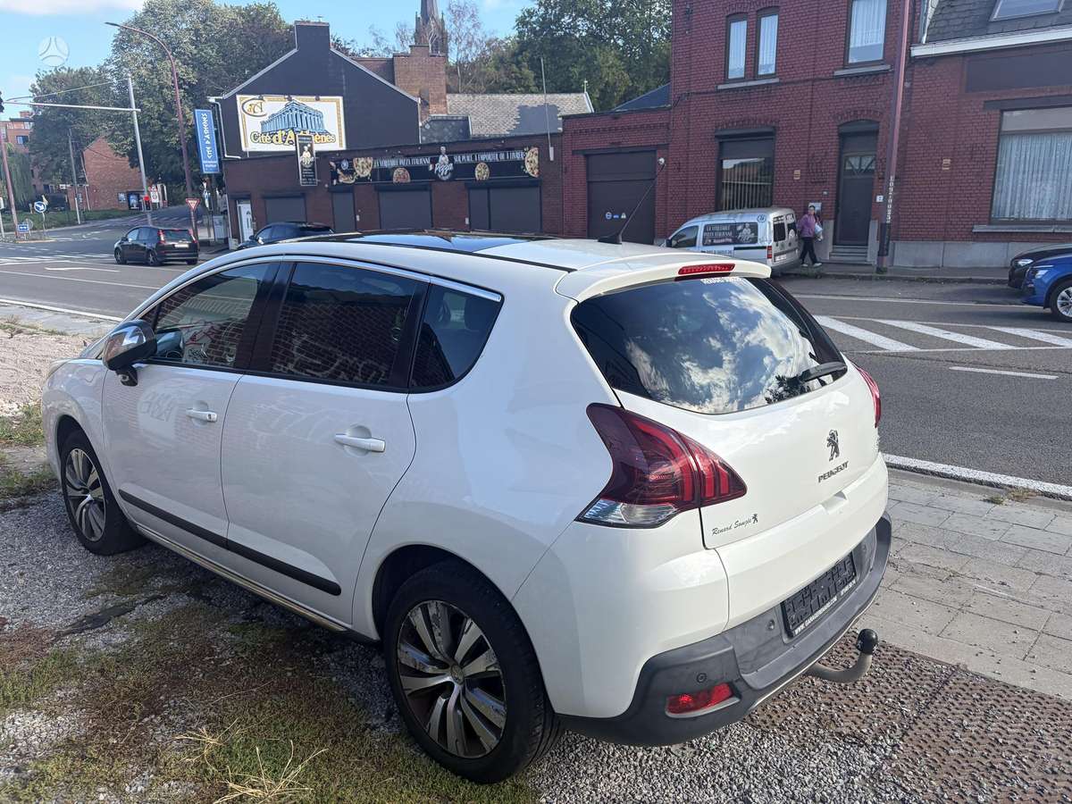 Peugeot 3008 2014 — вигляд ззаду