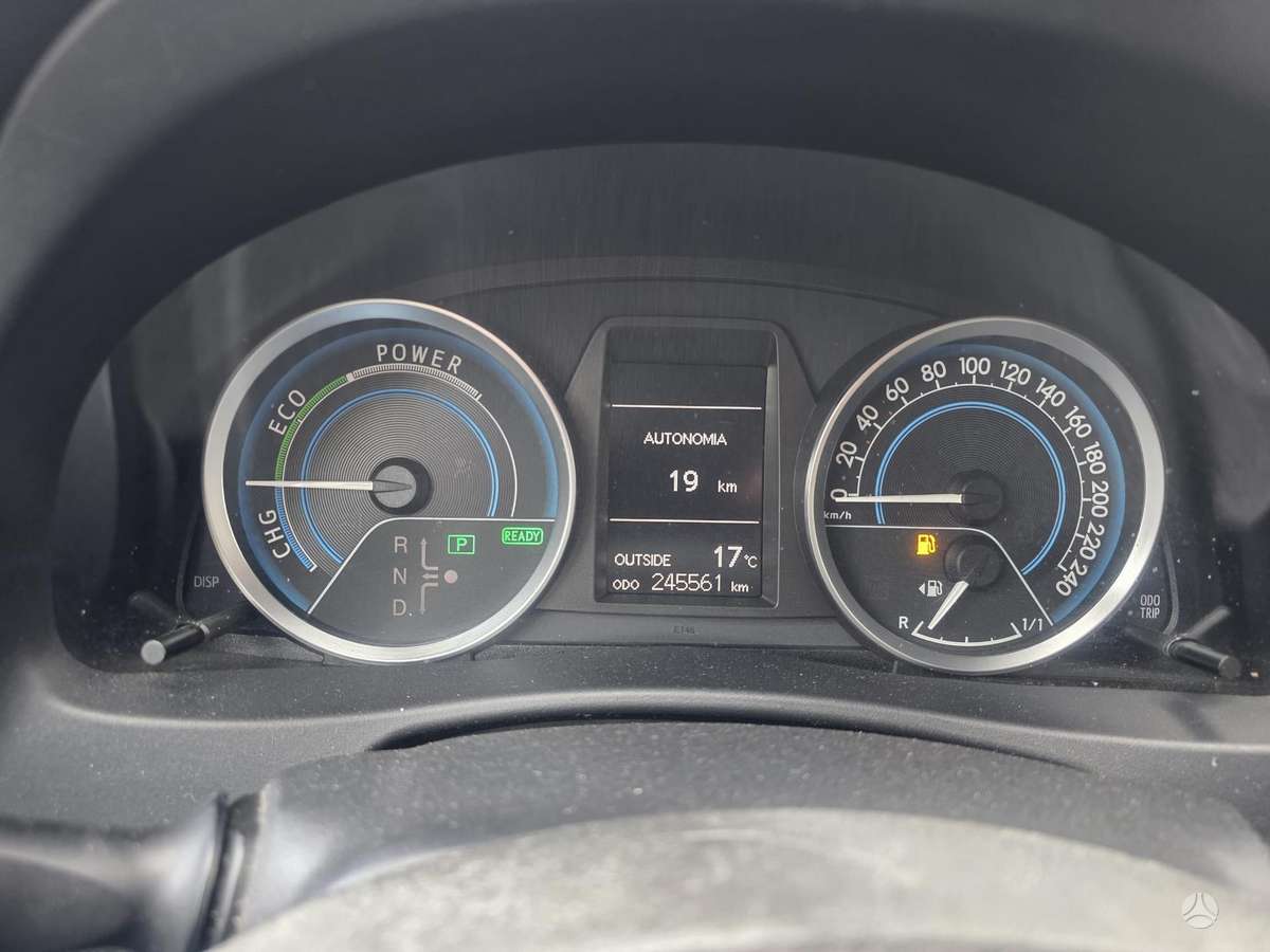 Toyota Auris 2014 — photo 11