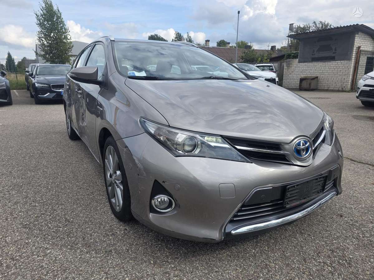 Toyota Auris 2014 — rear view