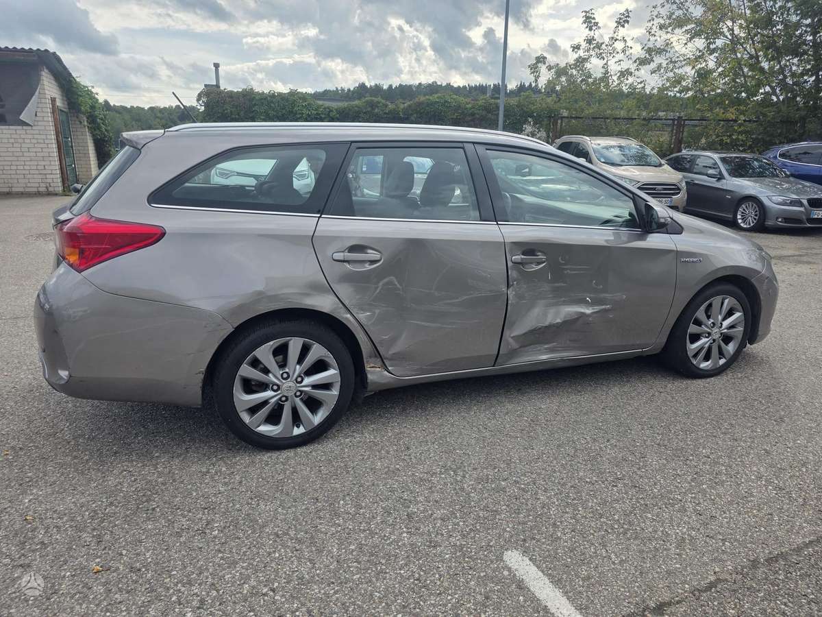 Toyota Auris 2014 — interior