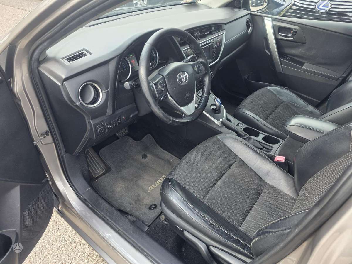 Toyota Auris 2014 — photo 7