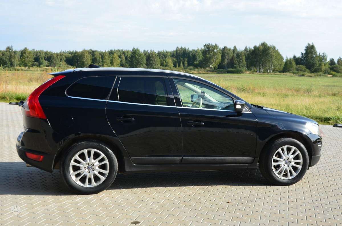 Volvo XC60 2010 — photo 11