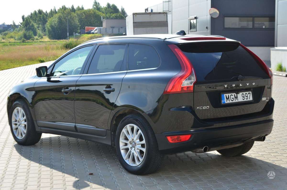Volvo XC60 2010 — photo 17