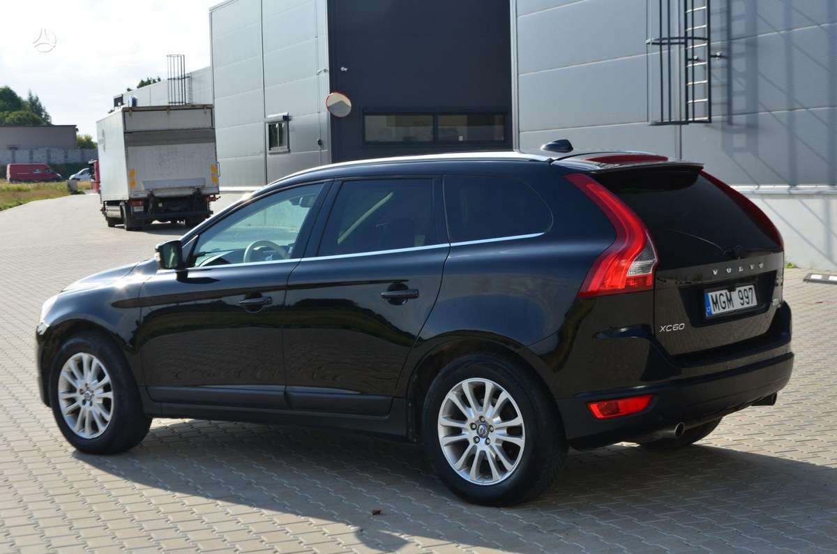 Volvo XC60 2010 — photo 18