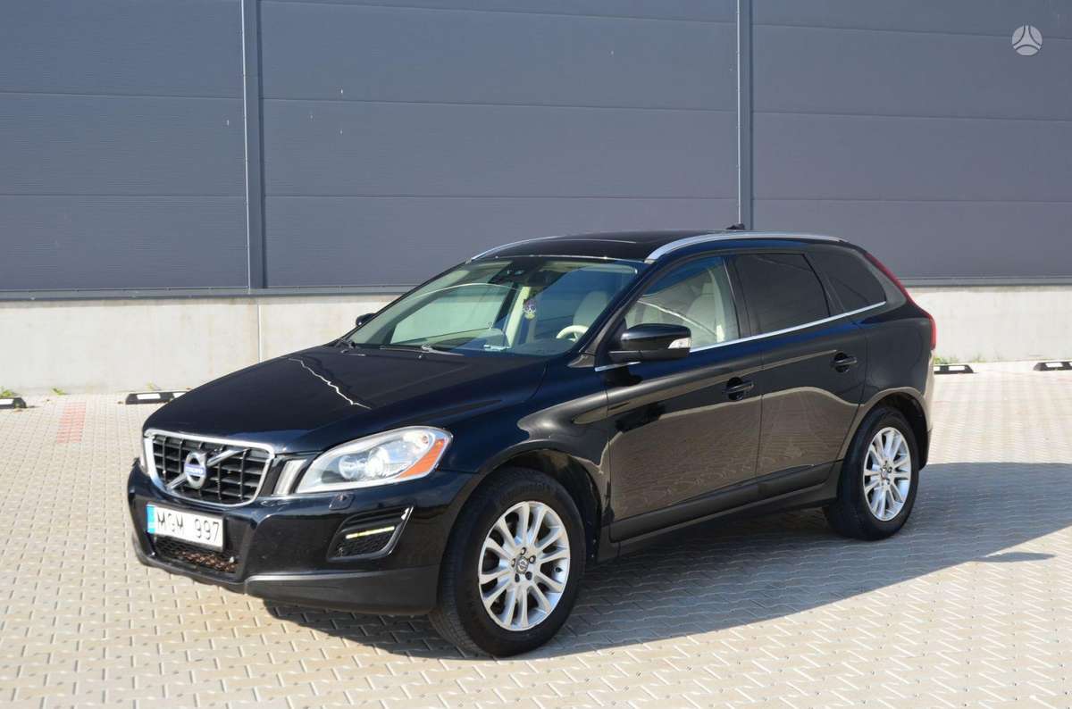 Volvo XC60 2010 — rear view