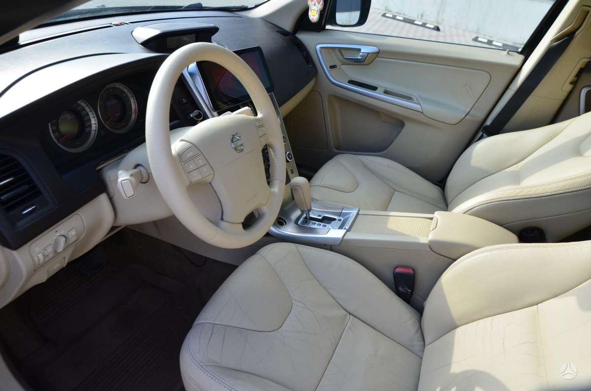 Volvo XC60 2010 — photo 25