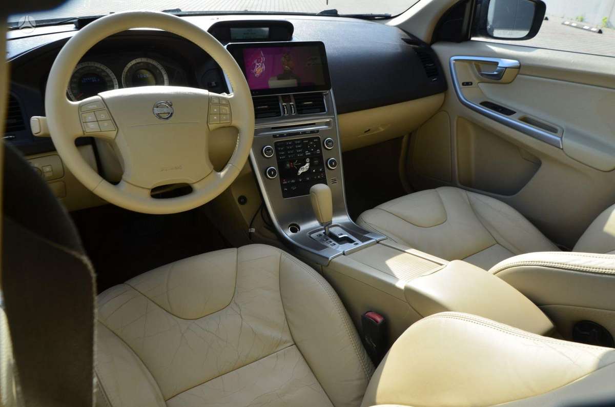 Volvo XC60 2010 — photo 26