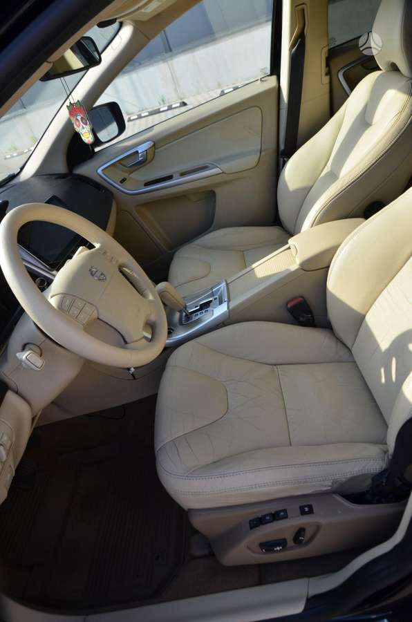 Volvo XC60 2010 — photo 27