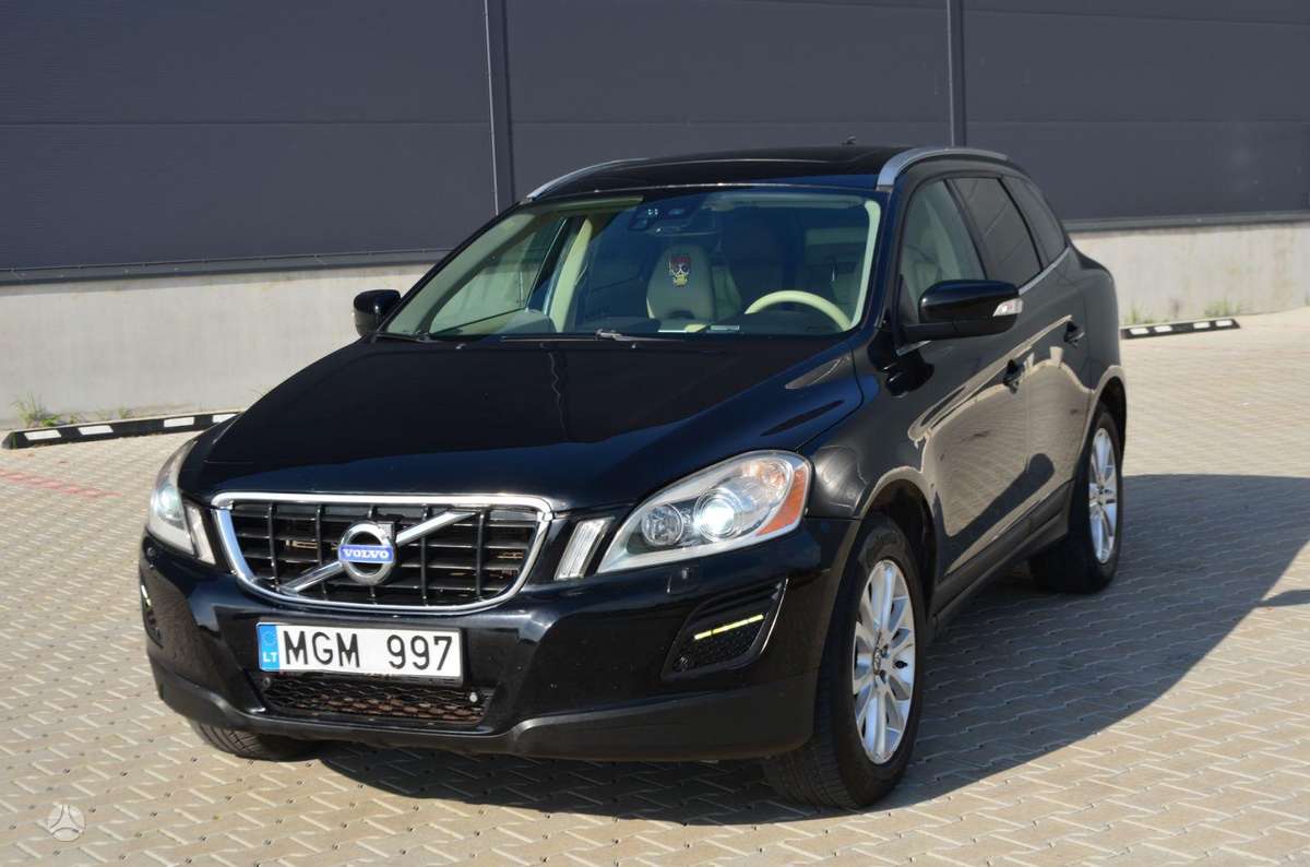 Volvo XC60 2010 — interior
