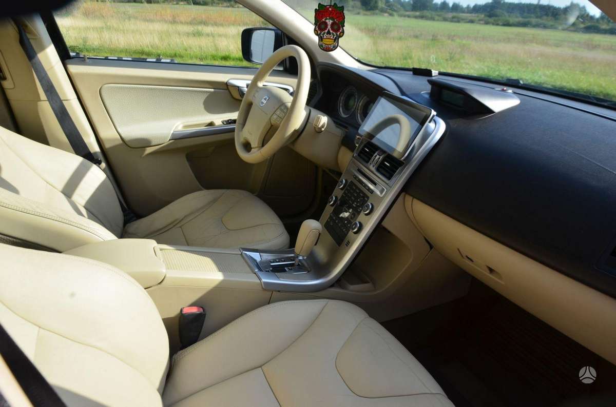 Volvo XC60 2010 — photo 30