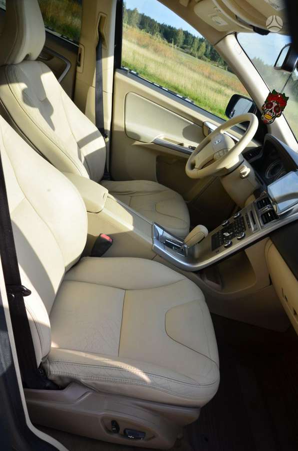 Volvo XC60 2010 — photo 31