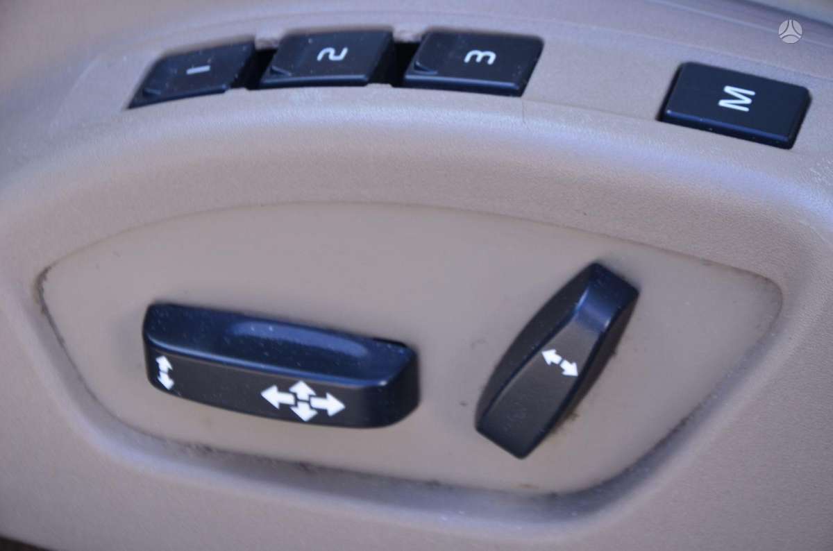 Volvo XC60 2010 — photo 33