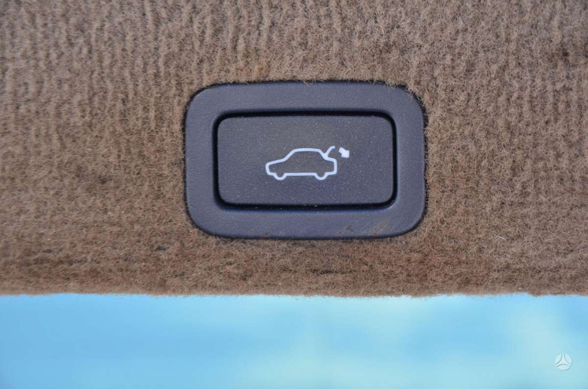 Volvo XC60 2010 — photo 34