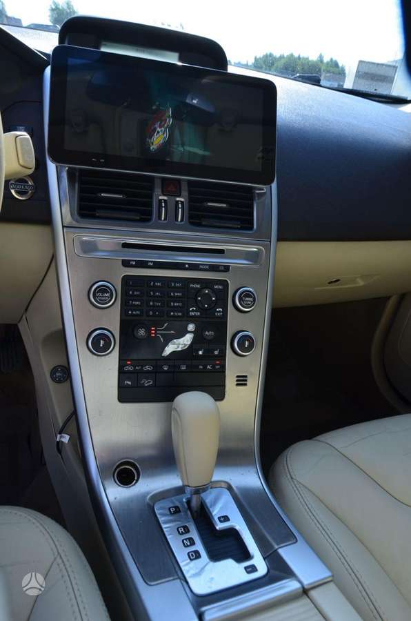 Volvo XC60 2010 — photo 35