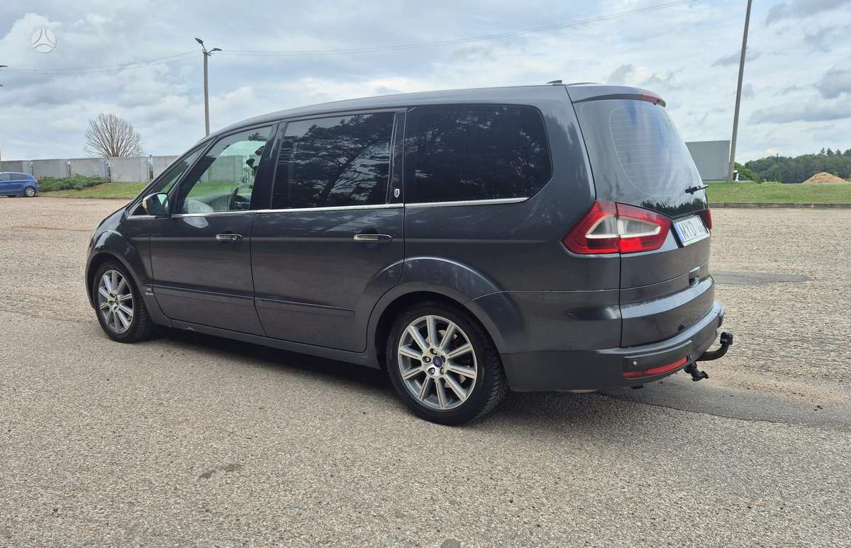 Ford Galaxy 2008 — rear view