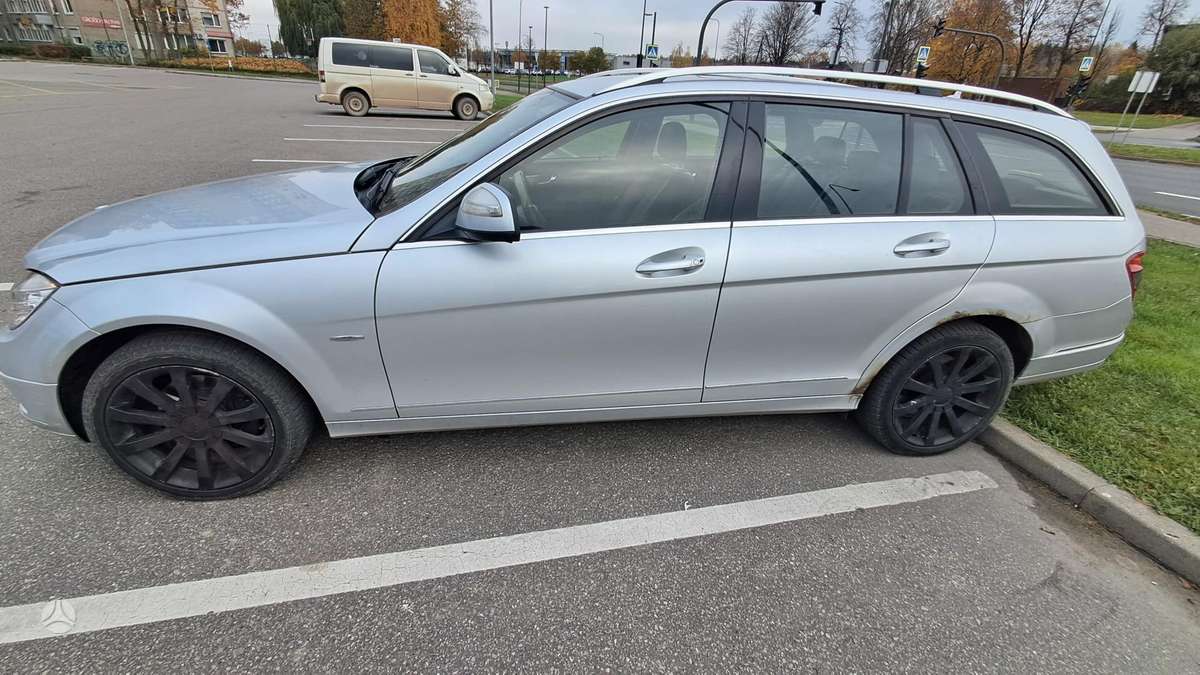 Mercedes-Benz C220 2008 — rear view