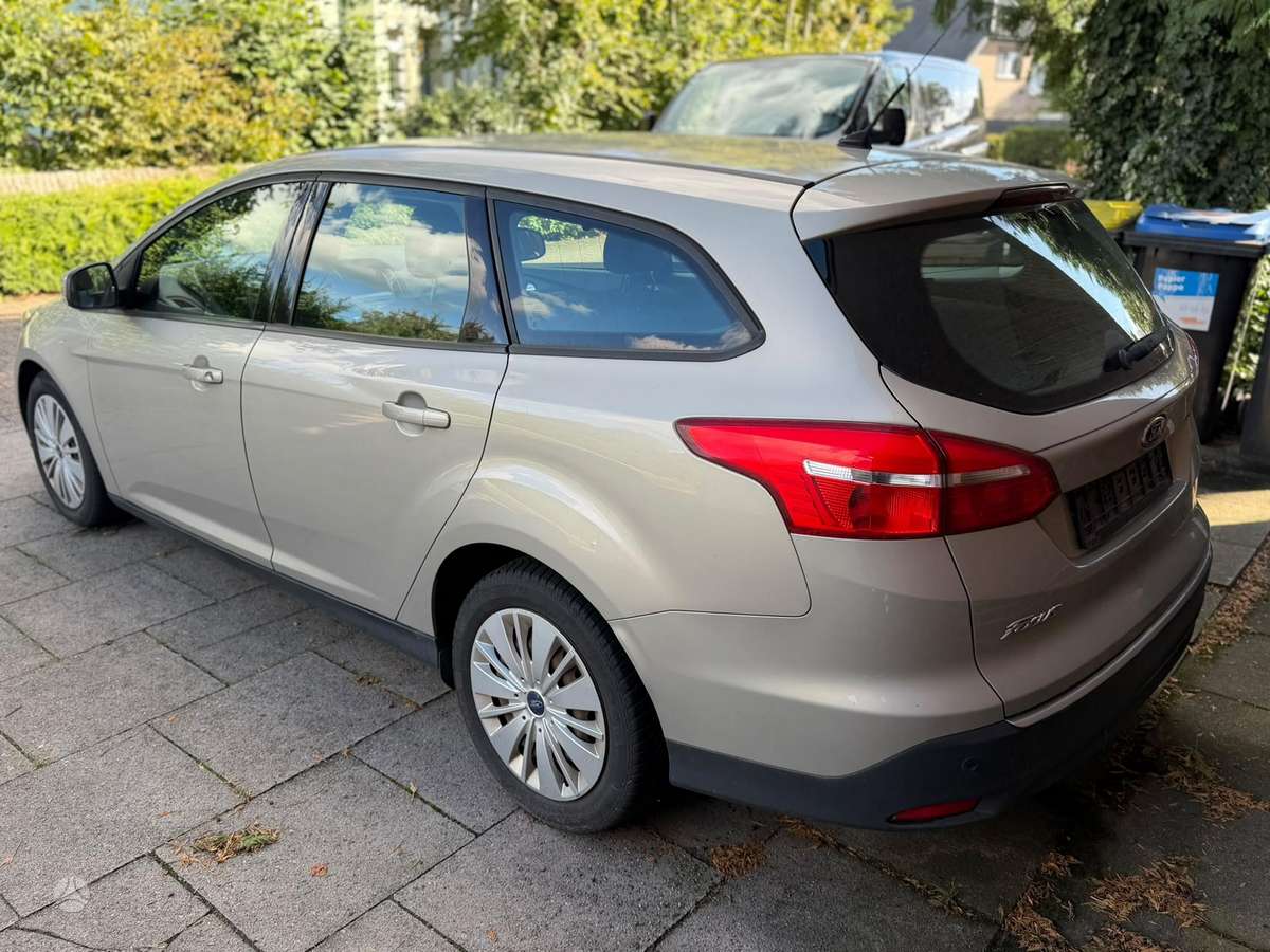 Ford Focus 2015 — салон