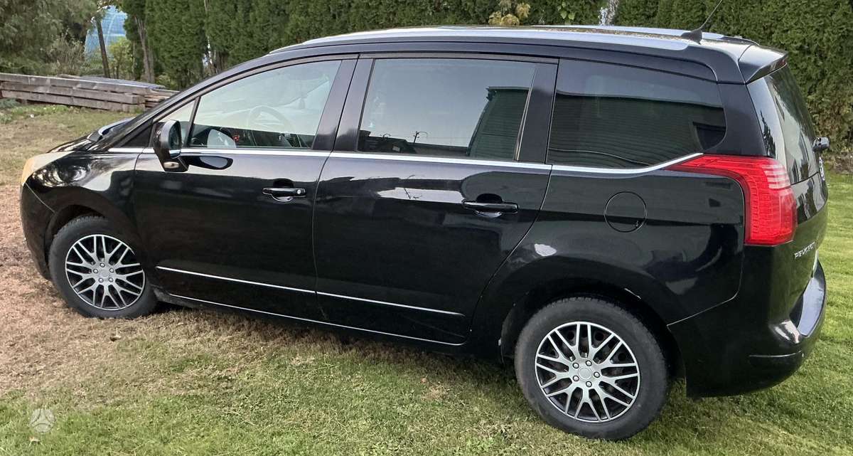 Peugeot 5008, 2011