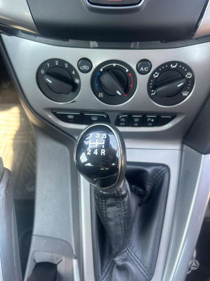 Ford Focus 2013 — photo 9