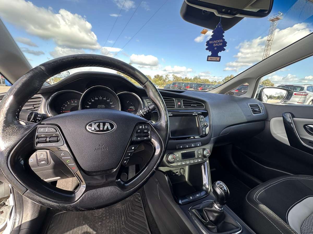 Kia Ceed 2013 — photo 16