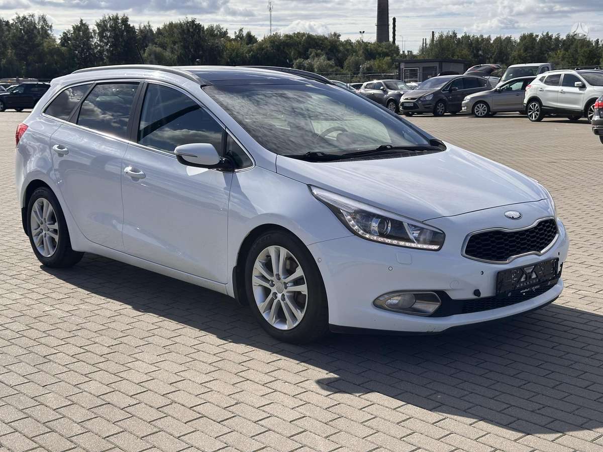 Kia Ceed 2013 — rear view